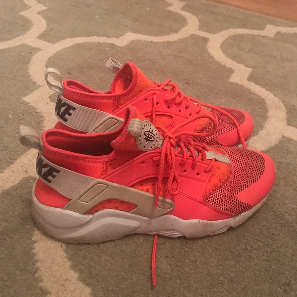 Nike tennis shoes